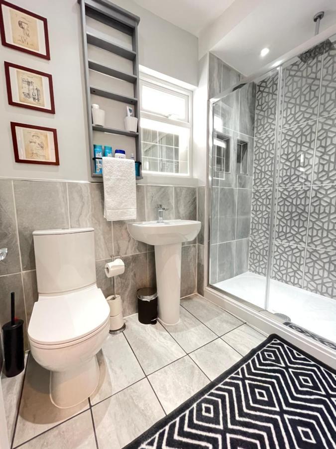 Great Located Victorian House With Amenities *